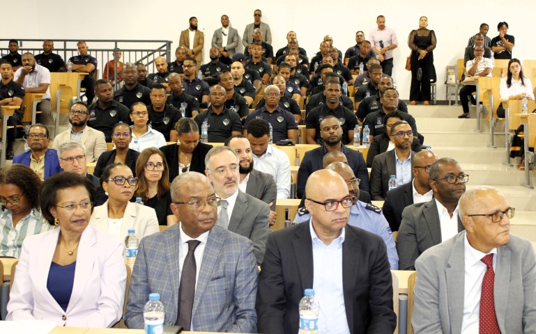 este AM.G 3143 (Pequeno)